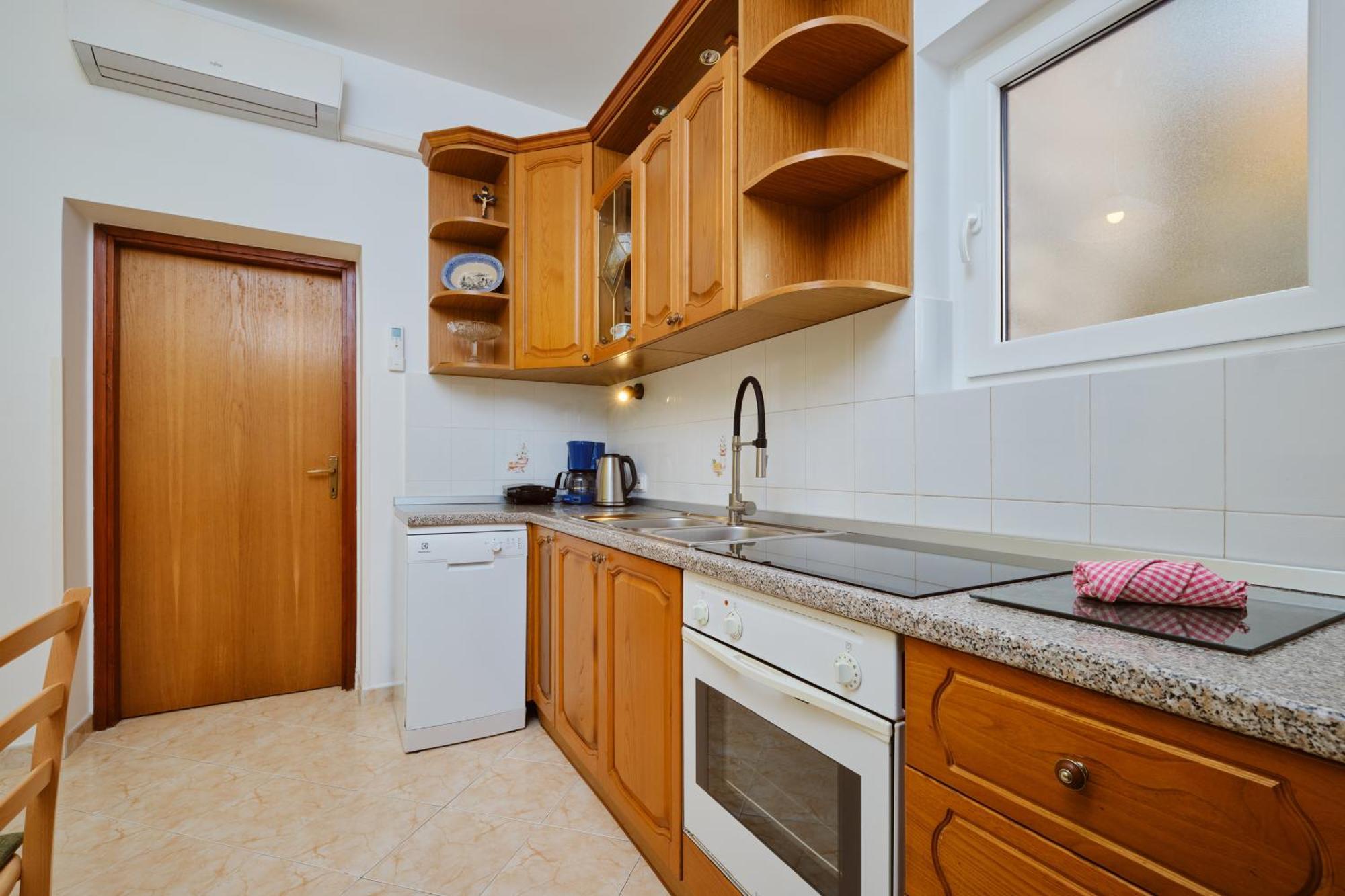 מאלי לוסיניי Apartments Katja מראה חיצוני תמונה